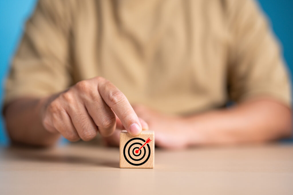 linkedin seo goals represented by a bullseye icon