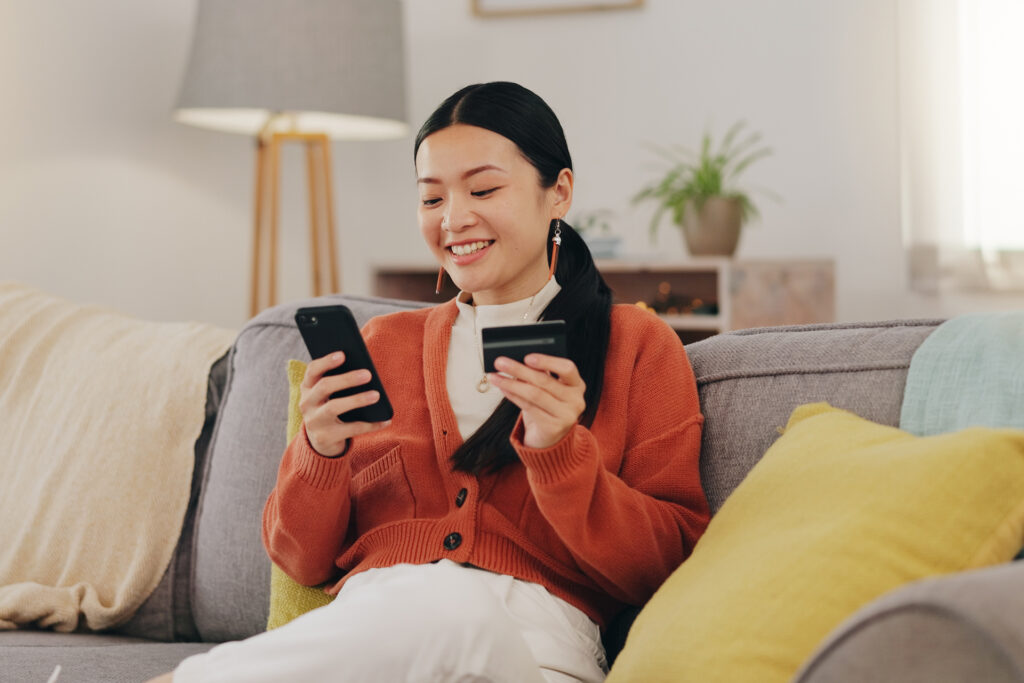a customer ordering an item from an online selling platform