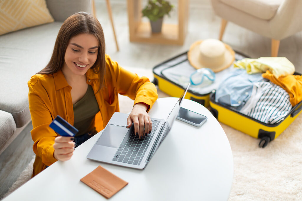 young women who has booked a holiday thanks to hotel seo