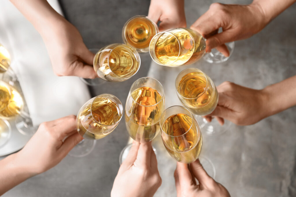 people clinking wine glasses to the success of their restaurant seo