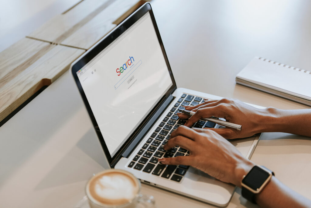 someone using a search engine on a laptop to find out how many seo keywords to use