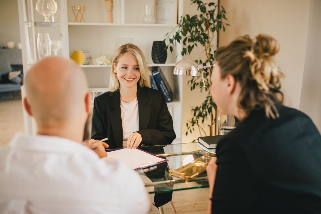 an seo expert talking to estate agents