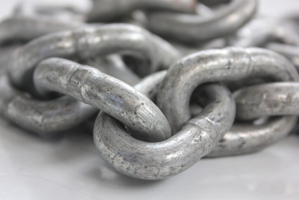 a closeup of some large chains representing a backlink