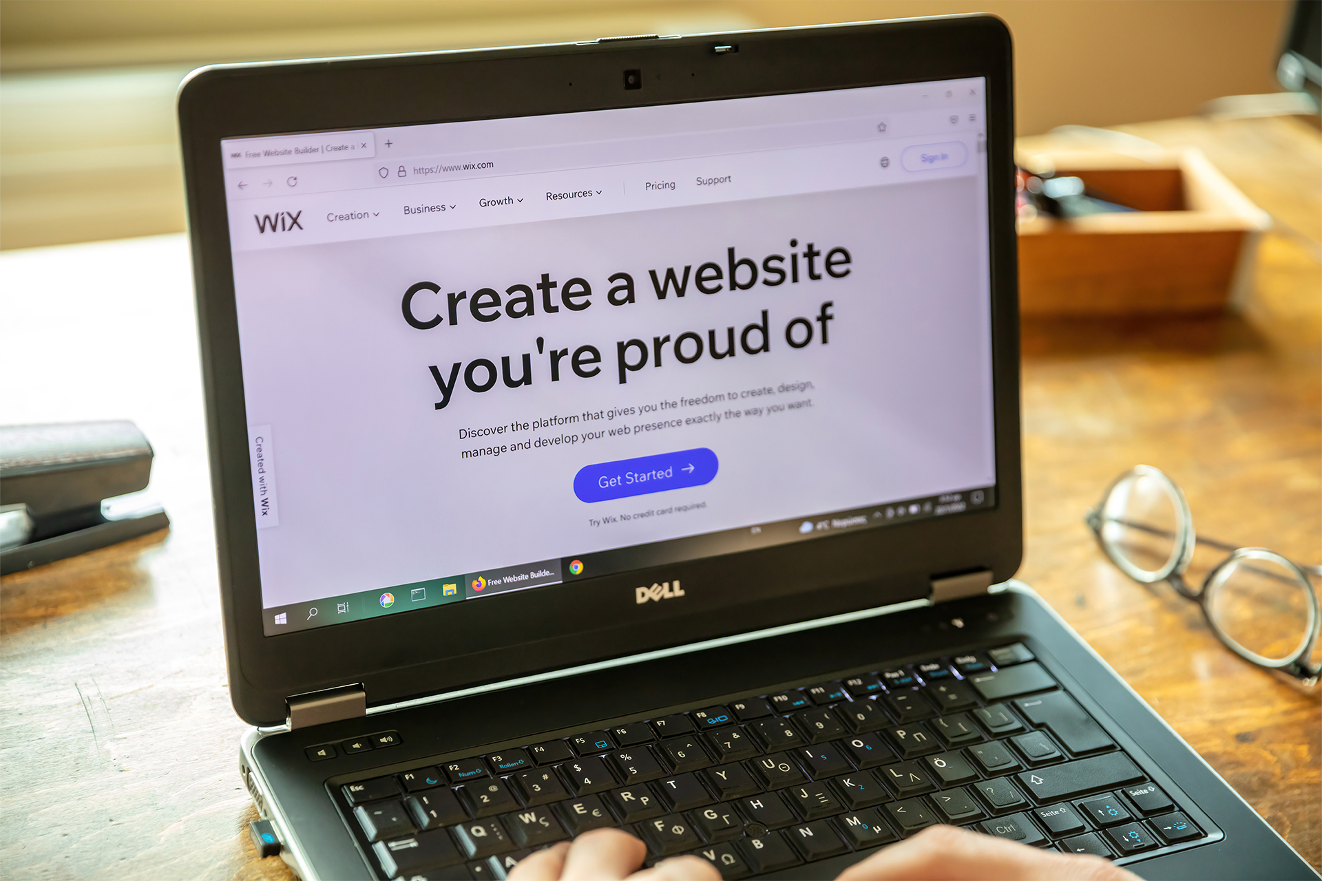 a business owner on the Wix homepage on their laptop